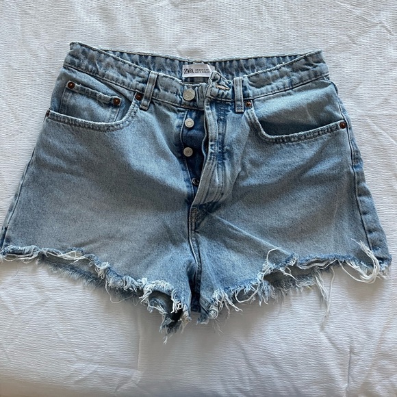 Zara Pants - Zara High Waisted Light Wash Jean Shorts